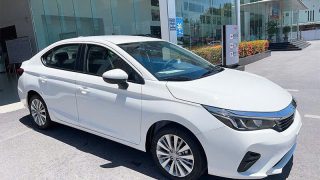 Hông xe bên phụ.